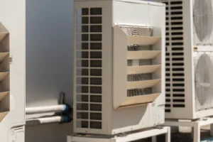 technician-performs-maintenance-on-outdoor-air-con (8)